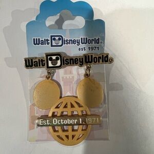 WALT DISNEY WORLD EST. OCTOBER 1,1971 Large Mickey Ear Golden Dangle Pin Rare
